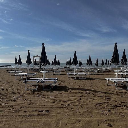 Apartment Luma With Pool Lido di Jesolo Ngoại thất bức ảnh