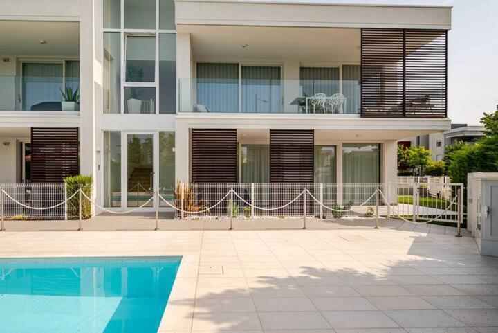 Apartment Luma With Pool Lido di Jesolo Ngoại thất bức ảnh